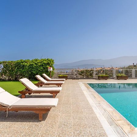 The House Of Gratitude - Poolside Retreat Villa Lutrá Oréasz Elénisz Kültér fotó