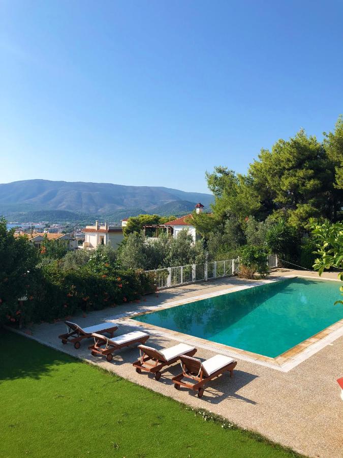 The House Of Gratitude - Poolside Retreat Villa Lutrá Oréasz Elénisz Kültér fotó