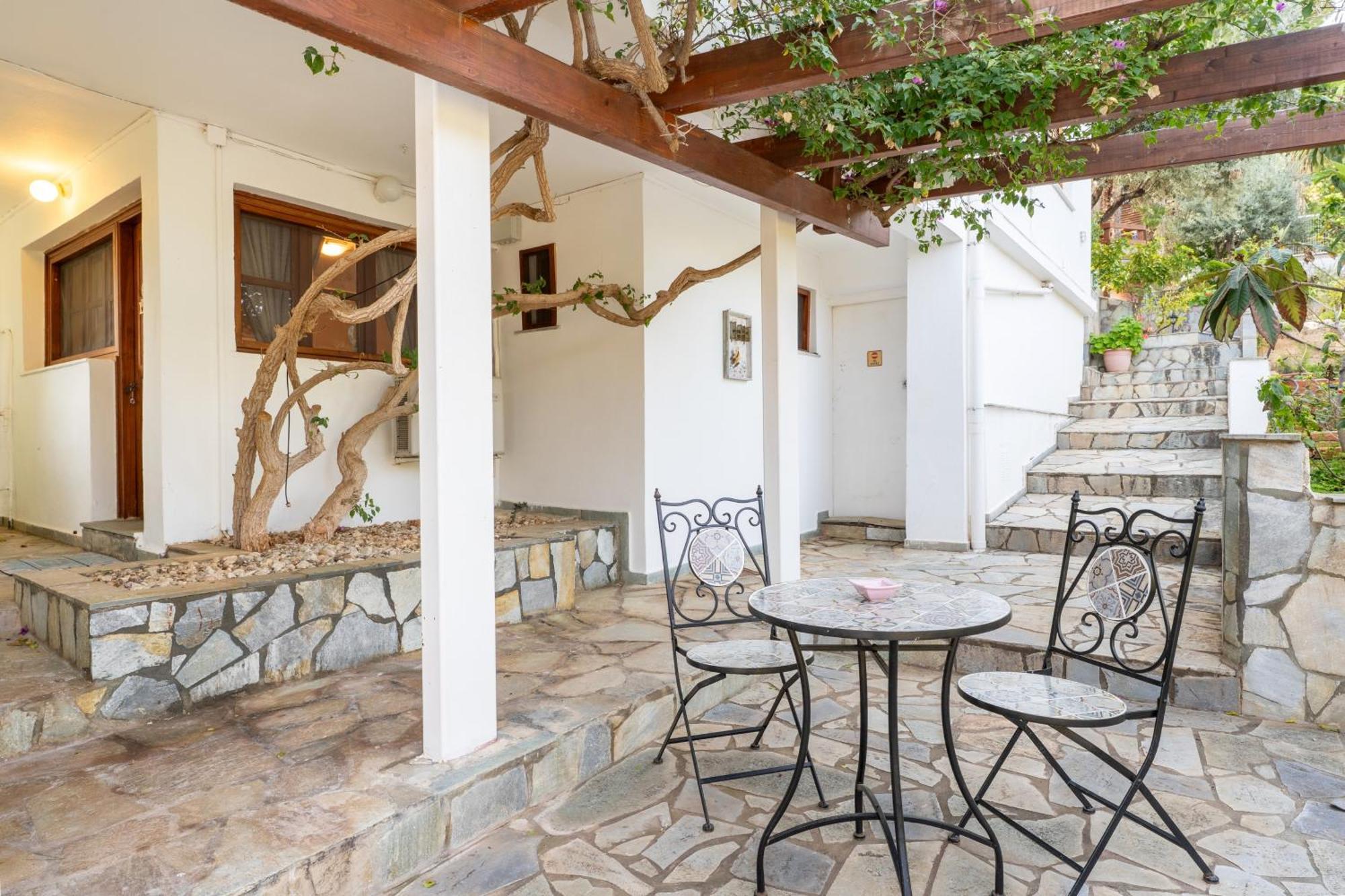 The House Of Gratitude - Poolside Retreat Villa Lutrá Oréasz Elénisz Kültér fotó